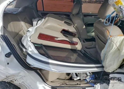 2003 Lincoln Town Car Signature z USA, uszkodzony, nr VIN 1LNHM82W73Y627898